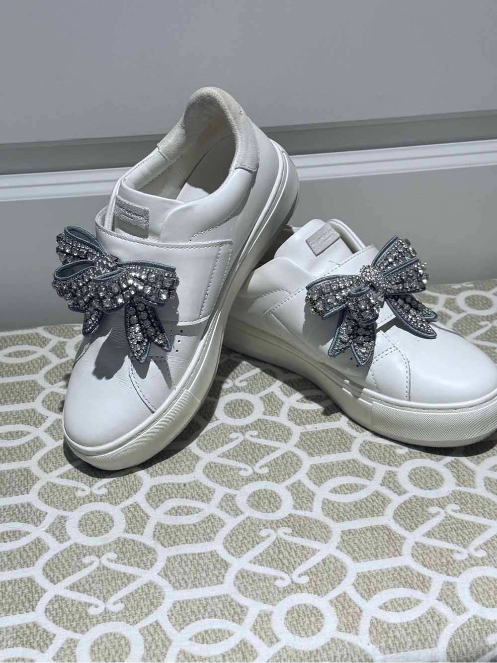 KURT GEIGER LONDON Laney Bow Embellished Sneakers used once size 37
